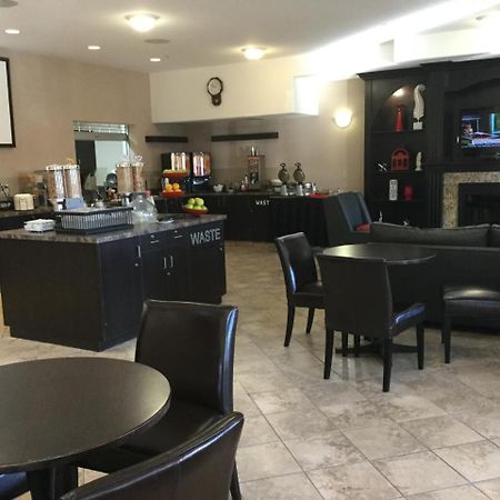 Ramada By Wyndham Brooks Hotel Luaran gambar