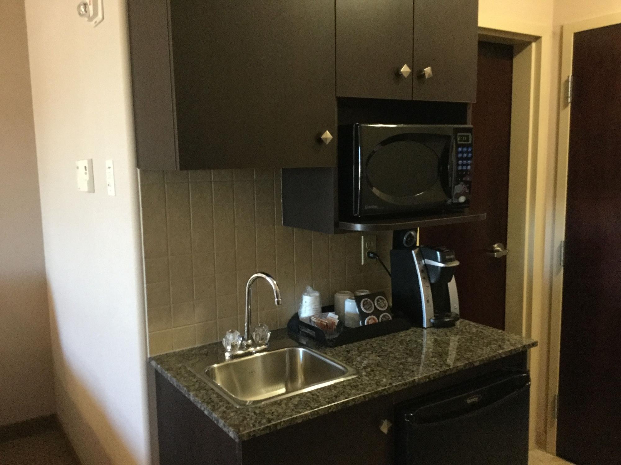 Ramada By Wyndham Brooks Hotel Luaran gambar