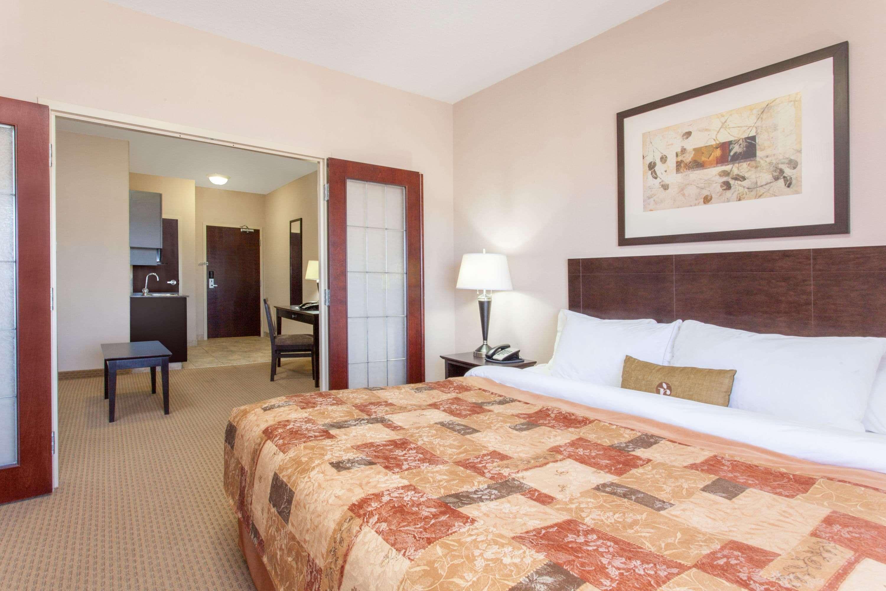 Ramada By Wyndham Brooks Hotel Luaran gambar