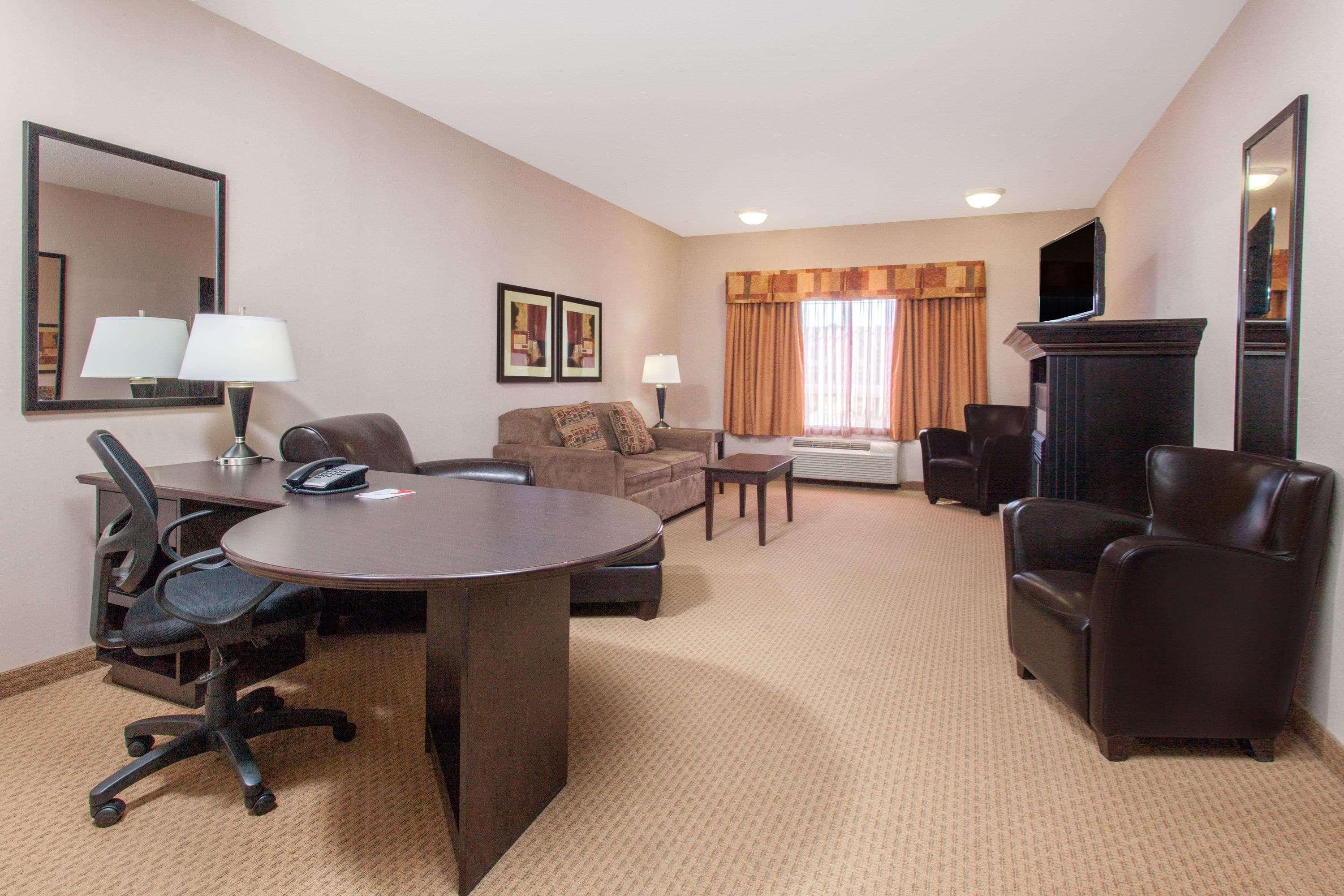 Ramada By Wyndham Brooks Hotel Luaran gambar