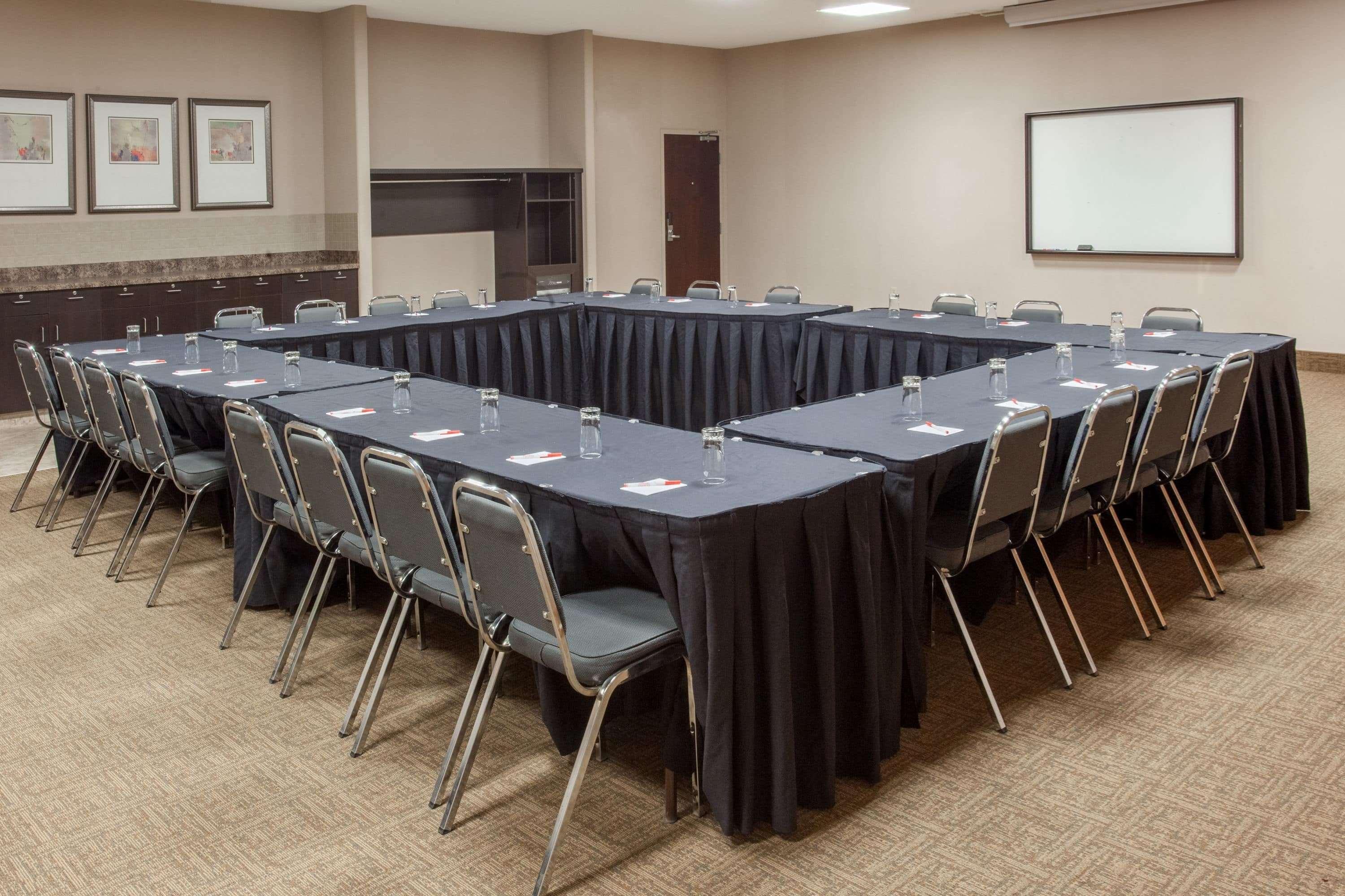 Ramada By Wyndham Brooks Hotel Luaran gambar