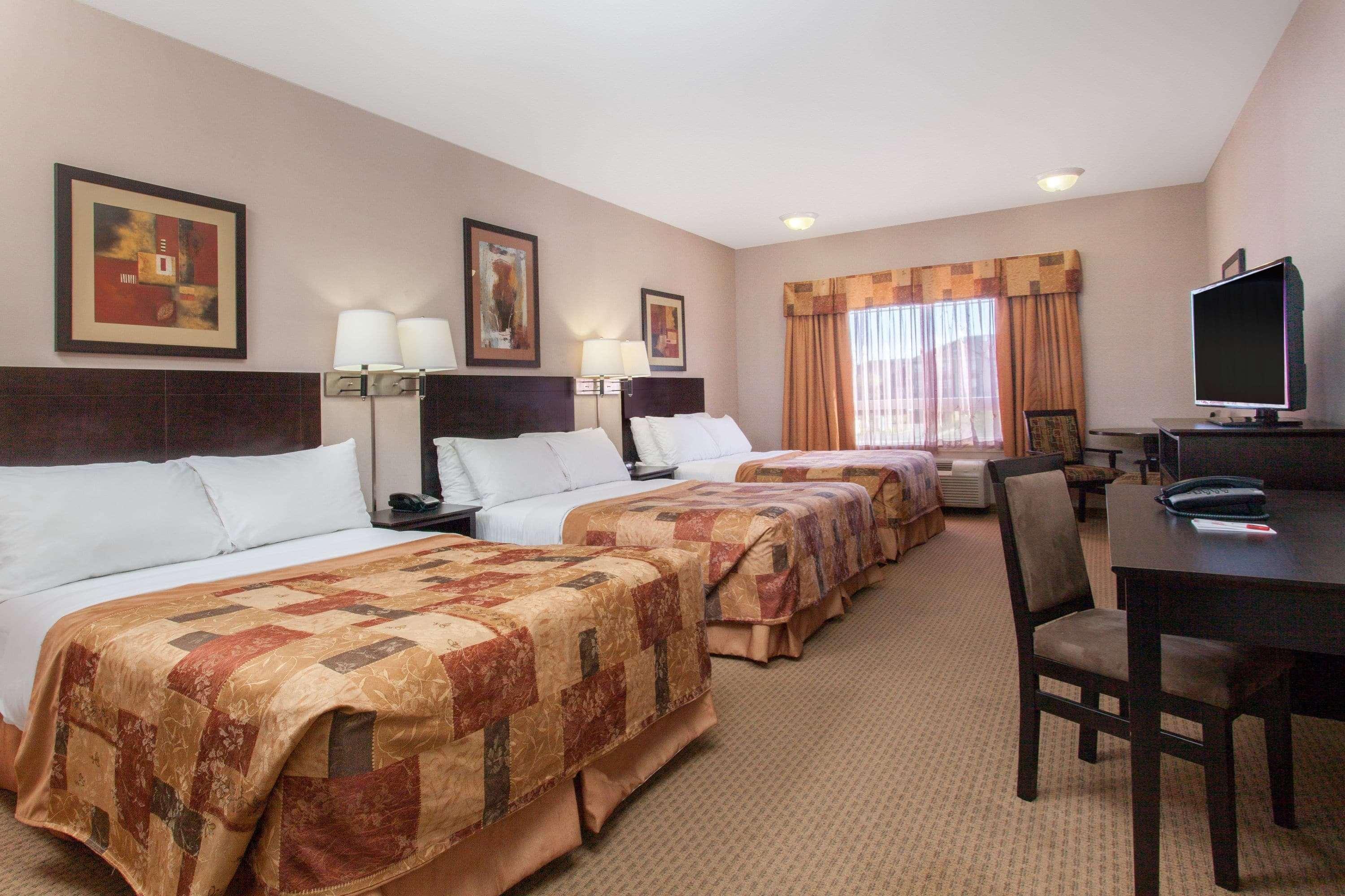 Ramada By Wyndham Brooks Hotel Luaran gambar