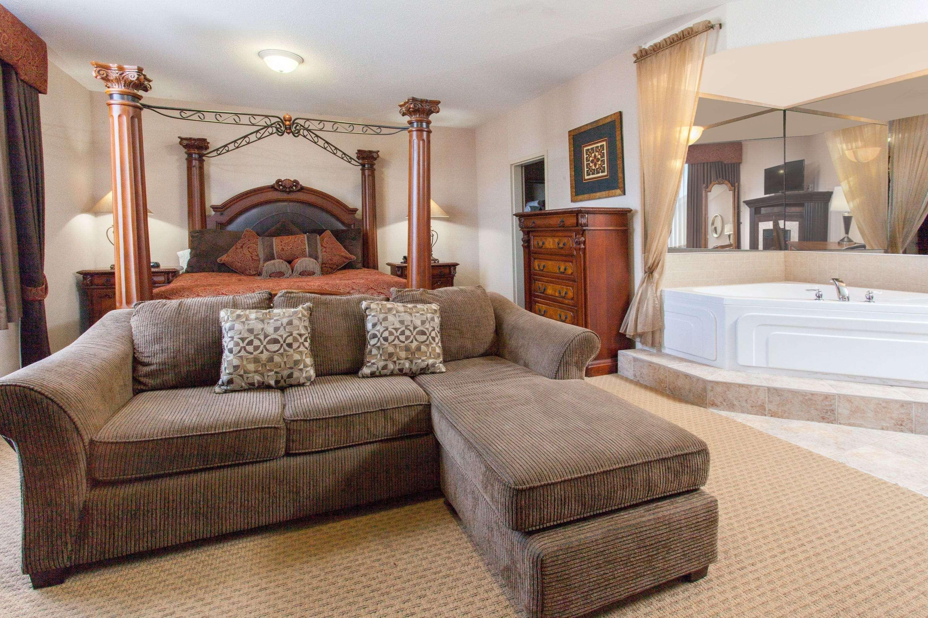 Ramada By Wyndham Brooks Hotel Luaran gambar