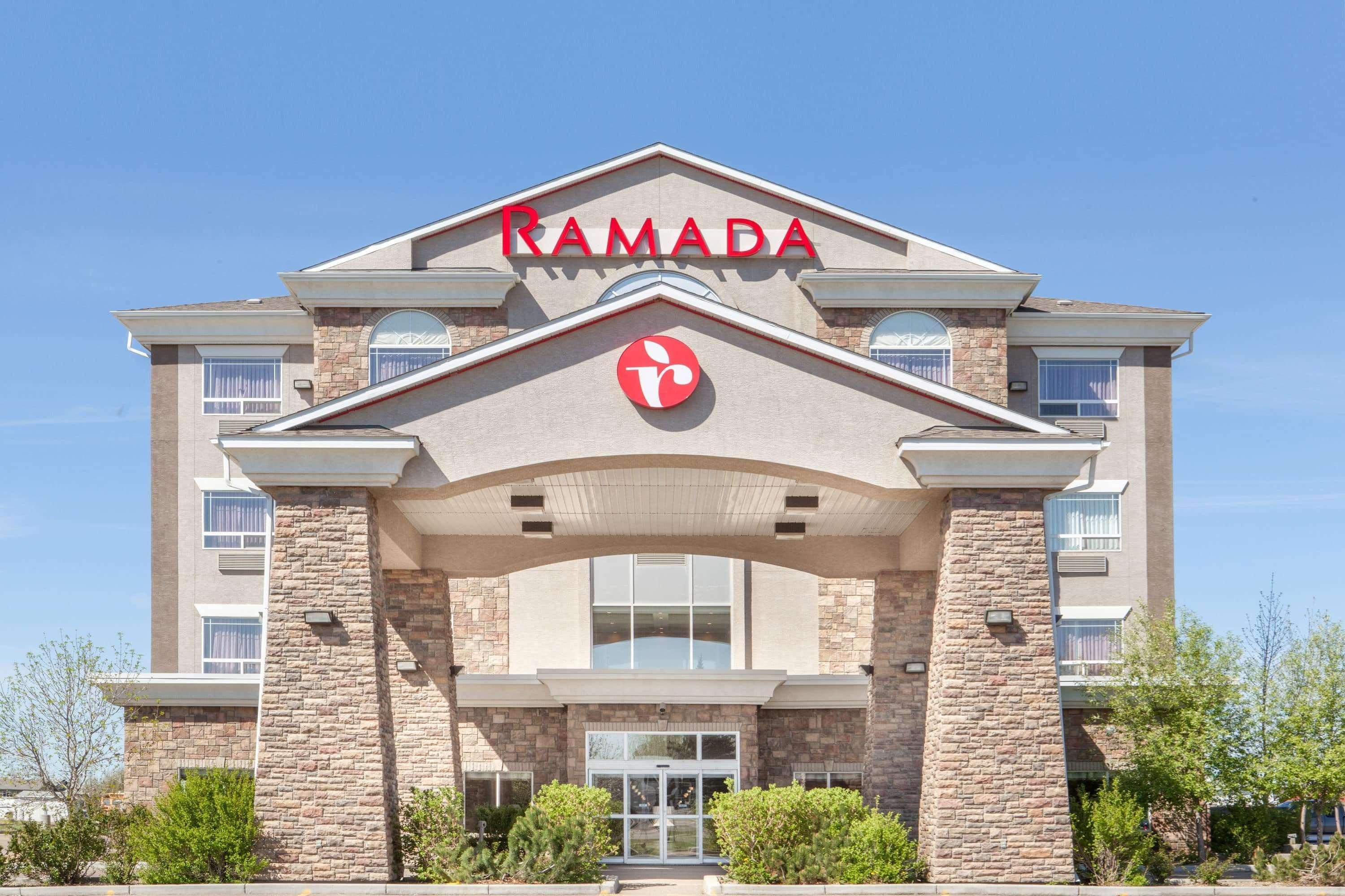 Ramada By Wyndham Brooks Hotel Luaran gambar