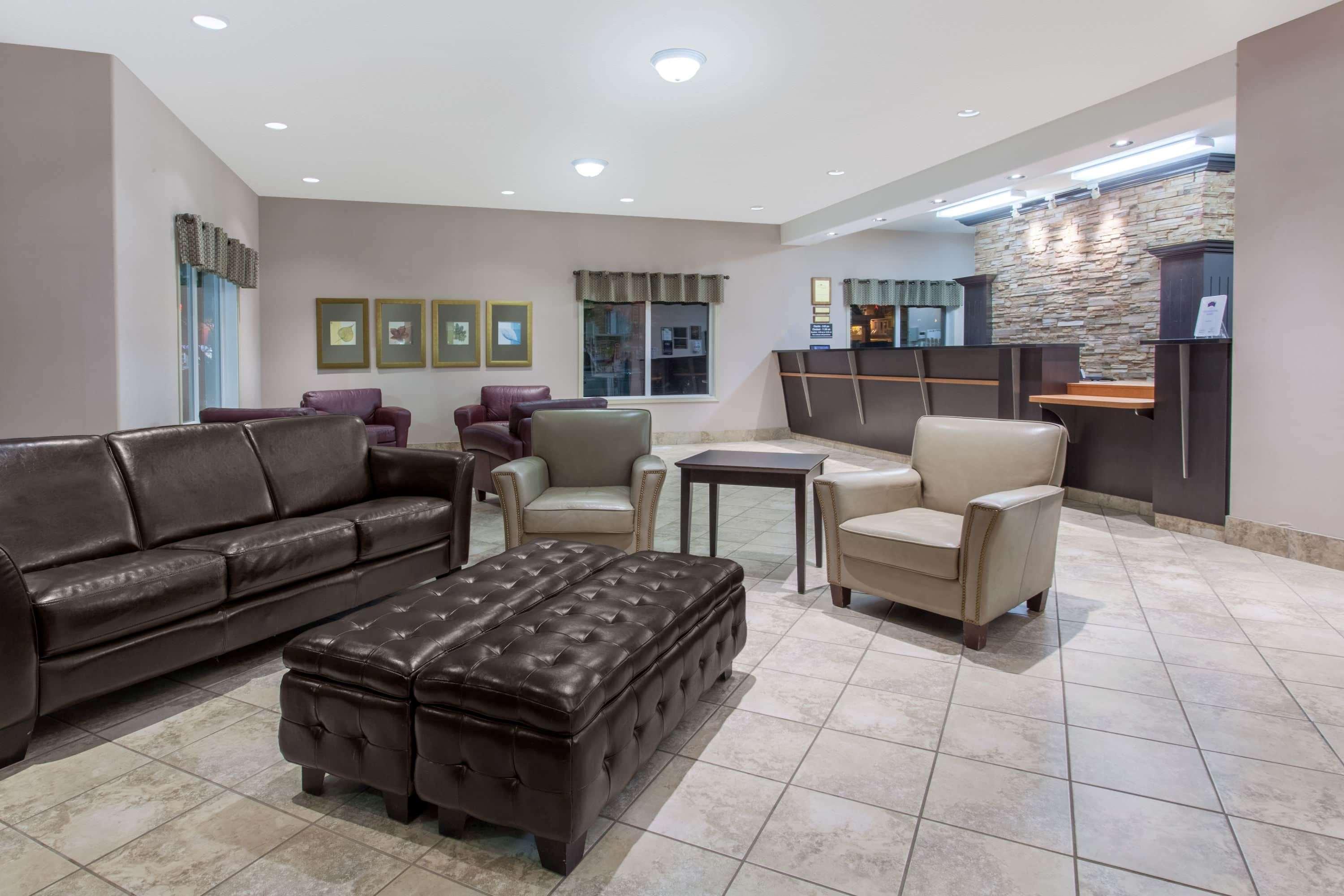 Ramada By Wyndham Brooks Hotel Luaran gambar