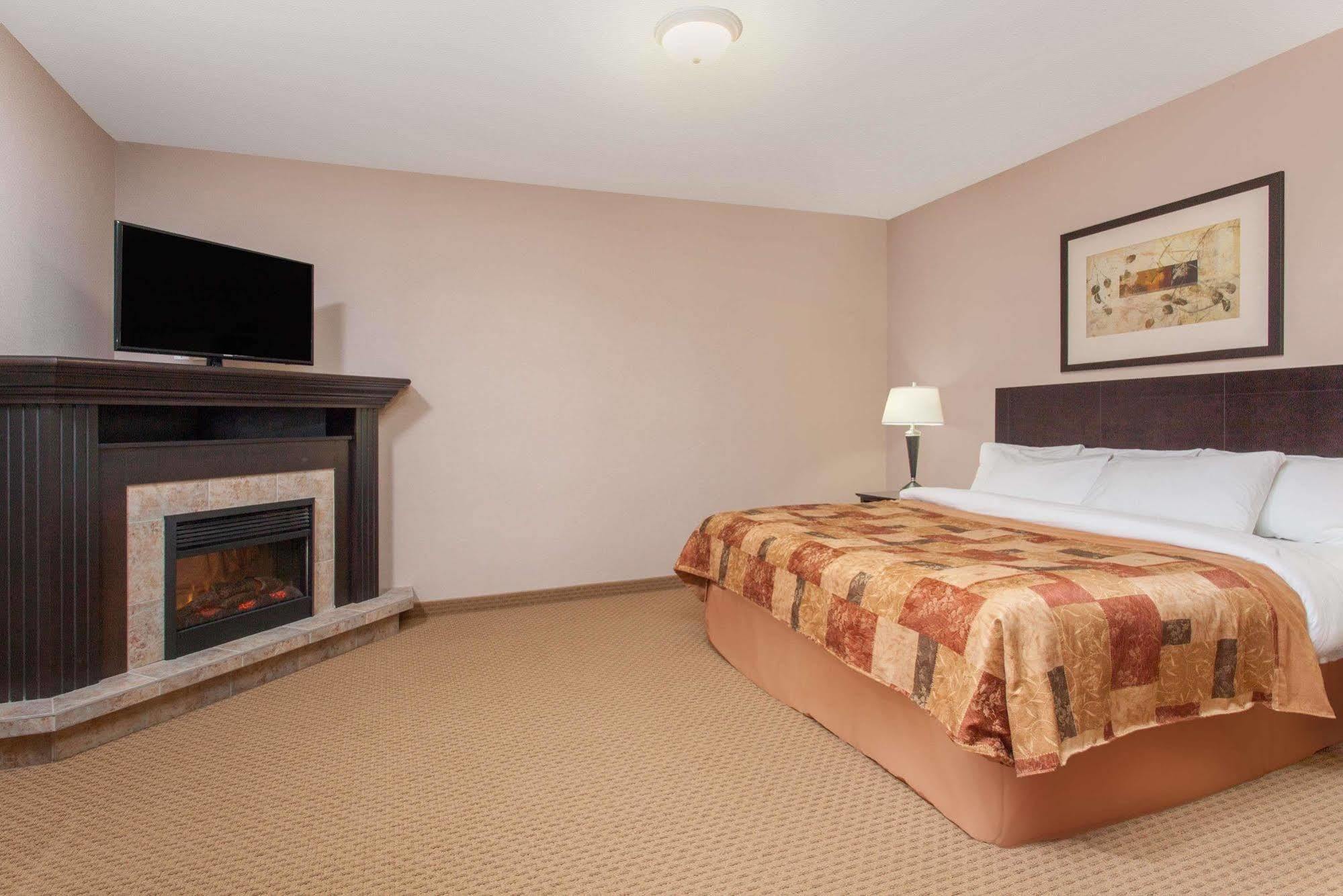 Ramada By Wyndham Brooks Hotel Luaran gambar