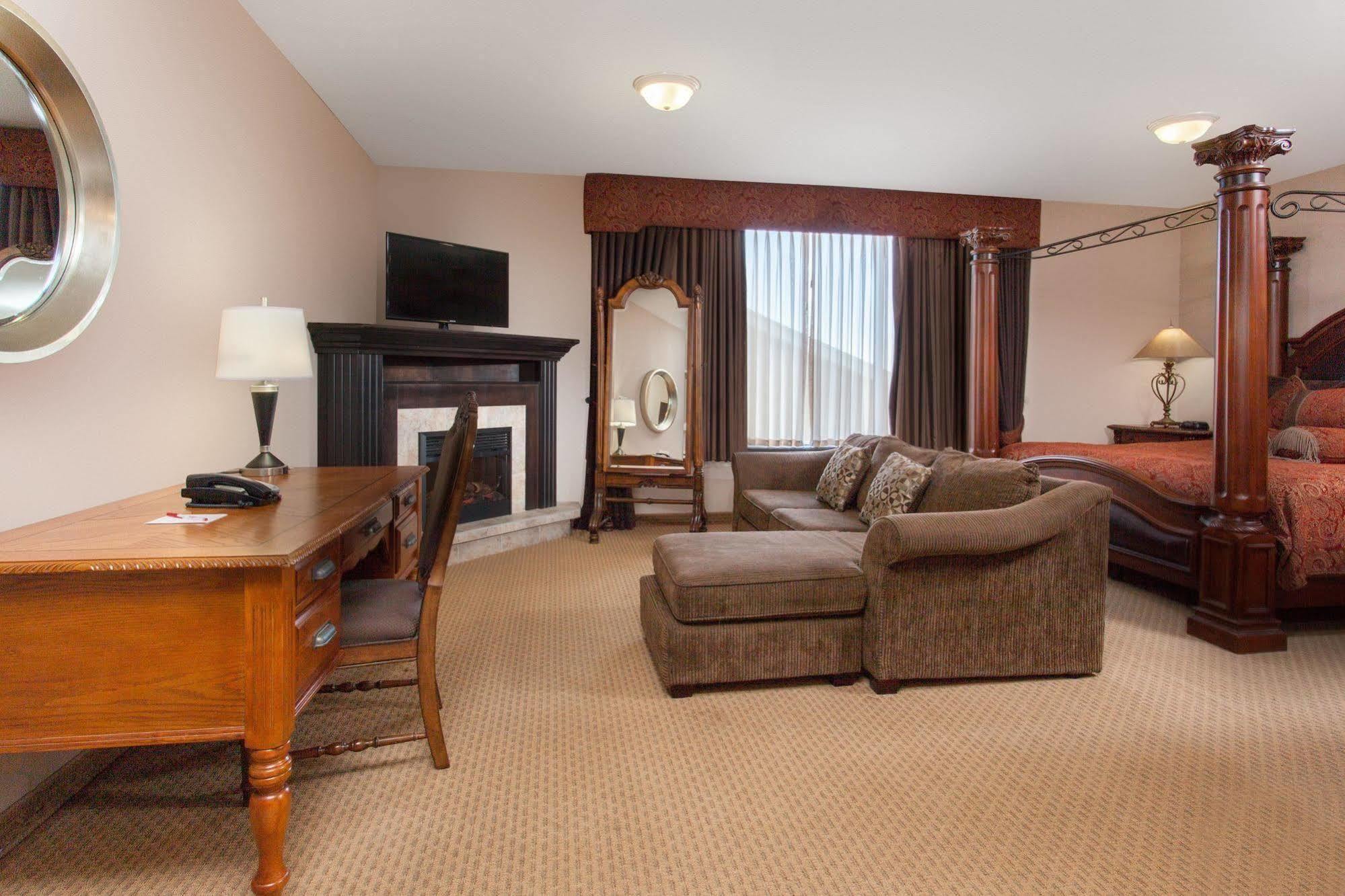 Ramada By Wyndham Brooks Hotel Luaran gambar