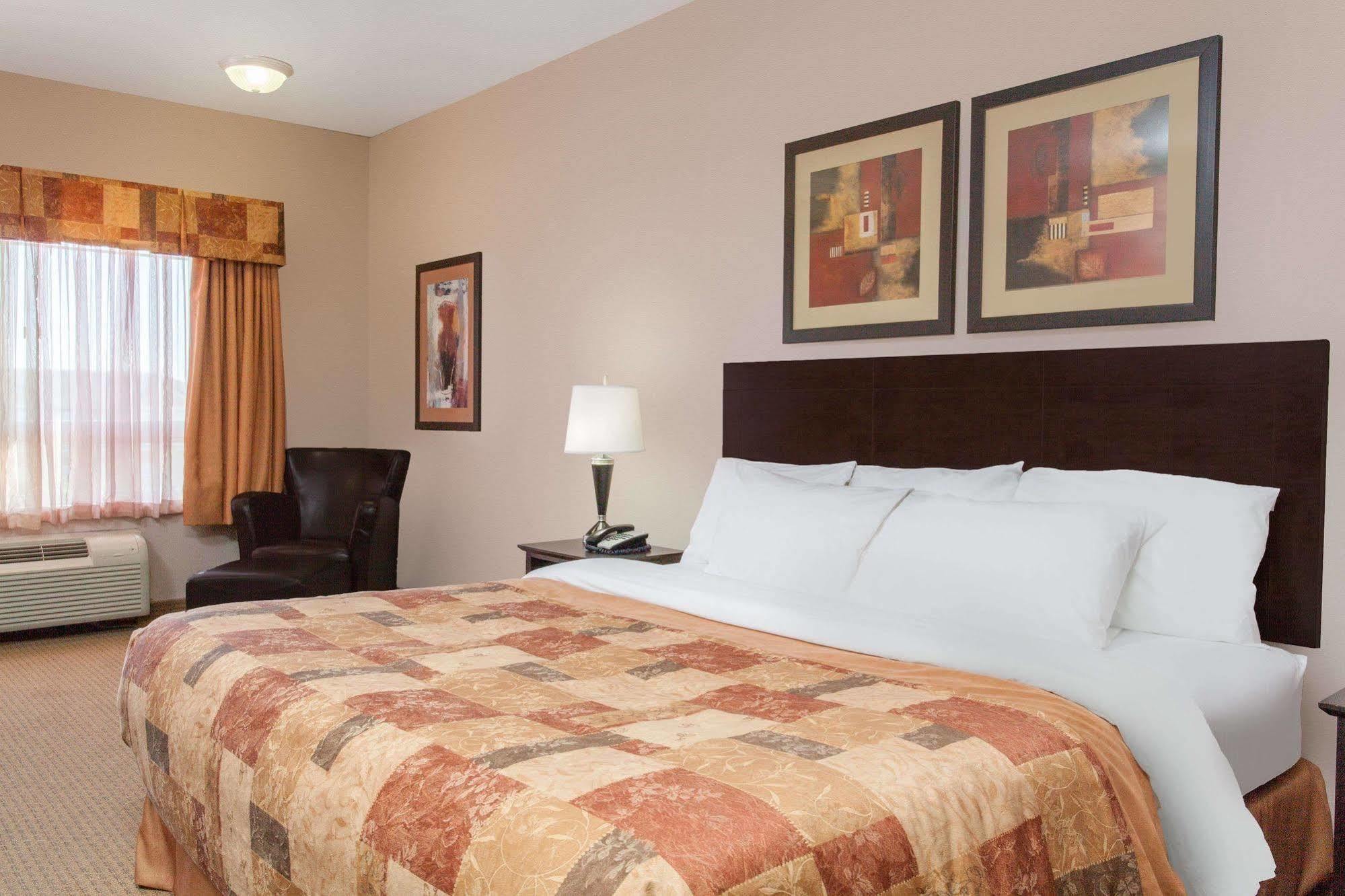 Ramada By Wyndham Brooks Hotel Luaran gambar