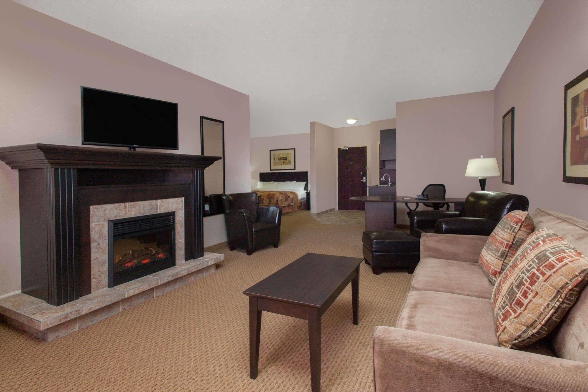 Ramada By Wyndham Brooks Hotel Luaran gambar