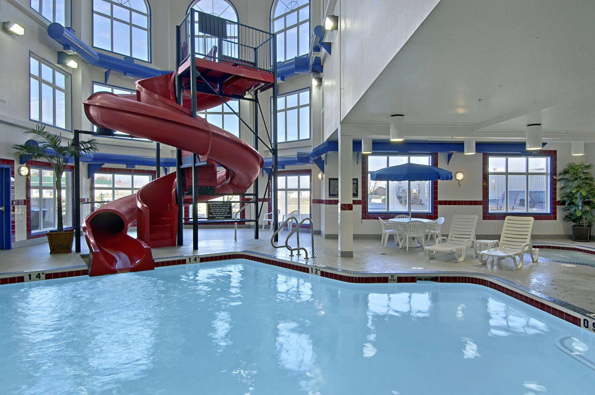 Ramada By Wyndham Brooks Hotel Luaran gambar